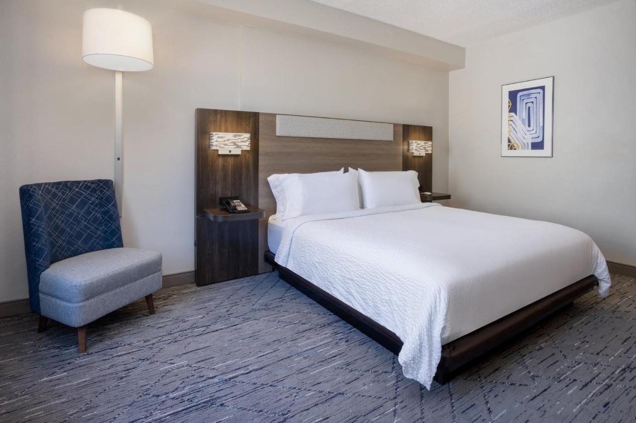 Express And I-75 At Bruce B. Downs By Ihg Hotel 3*